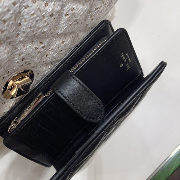 Kate Spade Carey Medium Compartment Bifold Wallet
COLOR: Black
NWT - Picture 13 of 16
